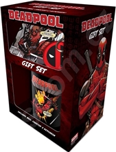 Dárkový set Marvel Deadpool: hrnek-přívěsek-tácek (objem hrnku 315 ml tácek 10 x 10 cm)