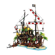 LEGO® Ideas 21322 Zátoka pirátů z lodě Barakuda