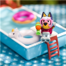 Figurka a bazén Bluey - Pool Time Playset