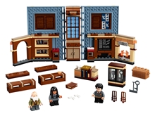 LEGO® Harry Potter™ 76385: Kouzelné momenty z Bradavic: Hodina kouzelných formulí