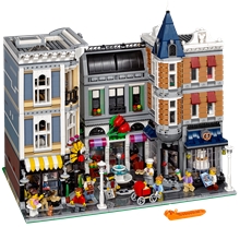 LEGO® Creator Expert 10255: Shromáždění na náměstí