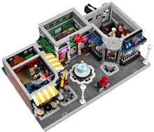 LEGO® Creator Expert 10255: Shromáždění na náměstí