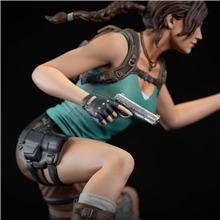 Dark Horse - Tomb Raider Lara Croft PVC Figure (24 cm)