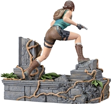 Dark Horse - Tomb Raider Lara Croft PVC Figure (24 cm)