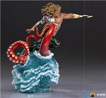 Iron Studios Deluxe - Aquaman Art Scale Statue (1/10)